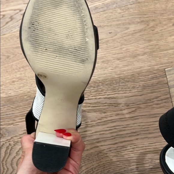 BCBG MAXAZARIA black & white heels size 8 - Picture 4 of 5